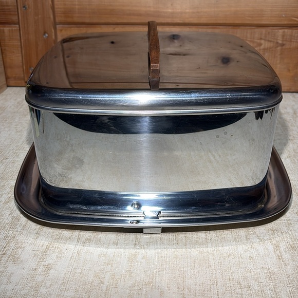 Vintage Mid Century Modern Lincoln Beautyware Cake Carrier w/ lock lid - Picture 9 of 16